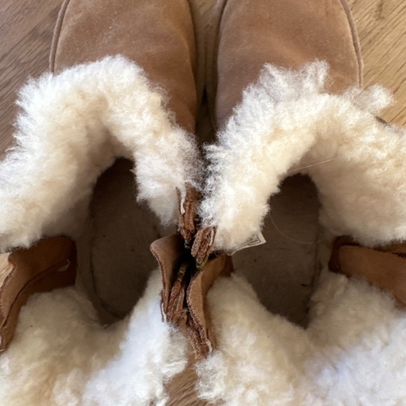 Ugg girls boots - Picture 3 of 6